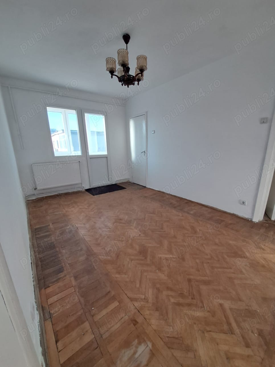 Vand apartament cu 3 camere in zona Circumvalatiunii