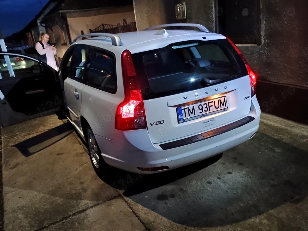 se vinde volvo v50 2010