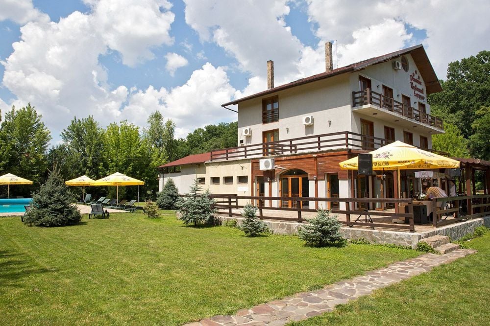 Pensiune, teren 4.460 mp, Hidișelul de Jos, Bihor. 685.000 Euro (neg).