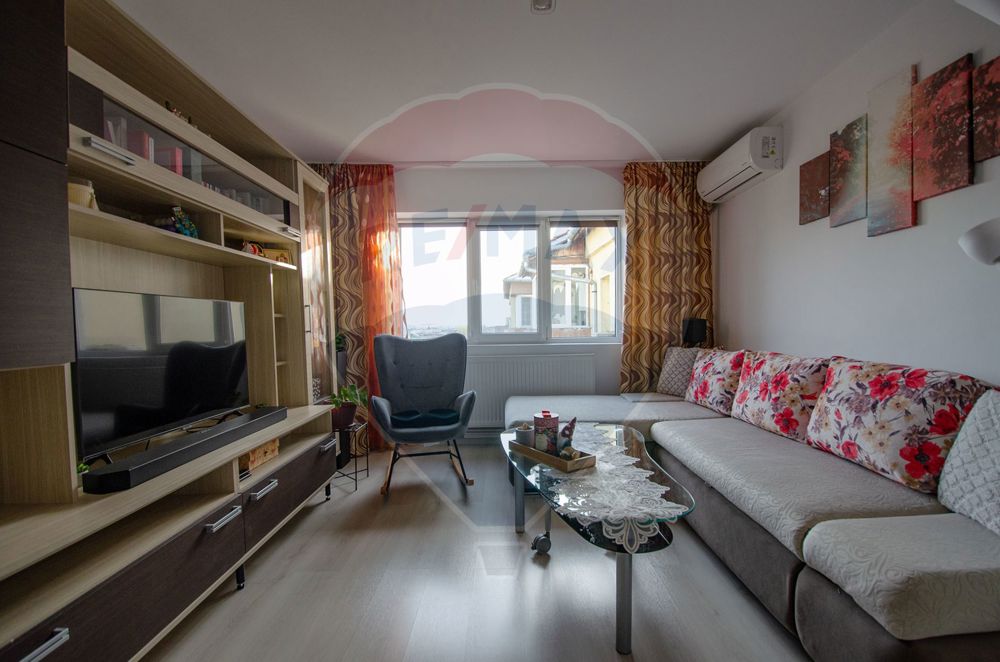 de vanzare apartament decomandat cu 3 camere pe strada Mures