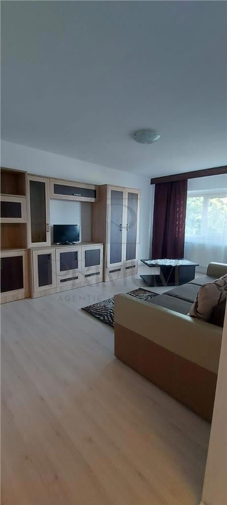 Apartament 3 camere - Decomandat - Zona Linistita