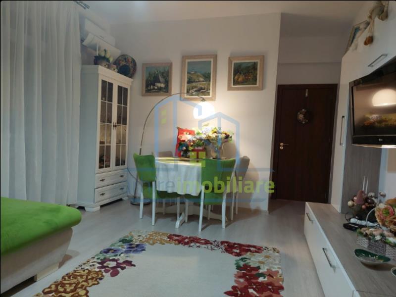 Apartament 3 camere, decomandat, et 1 4, 2 bai, loc de parcare inclus in pret