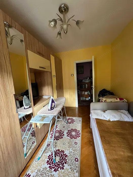 Apartament cu 4 camere în zona Complexului Studențesc