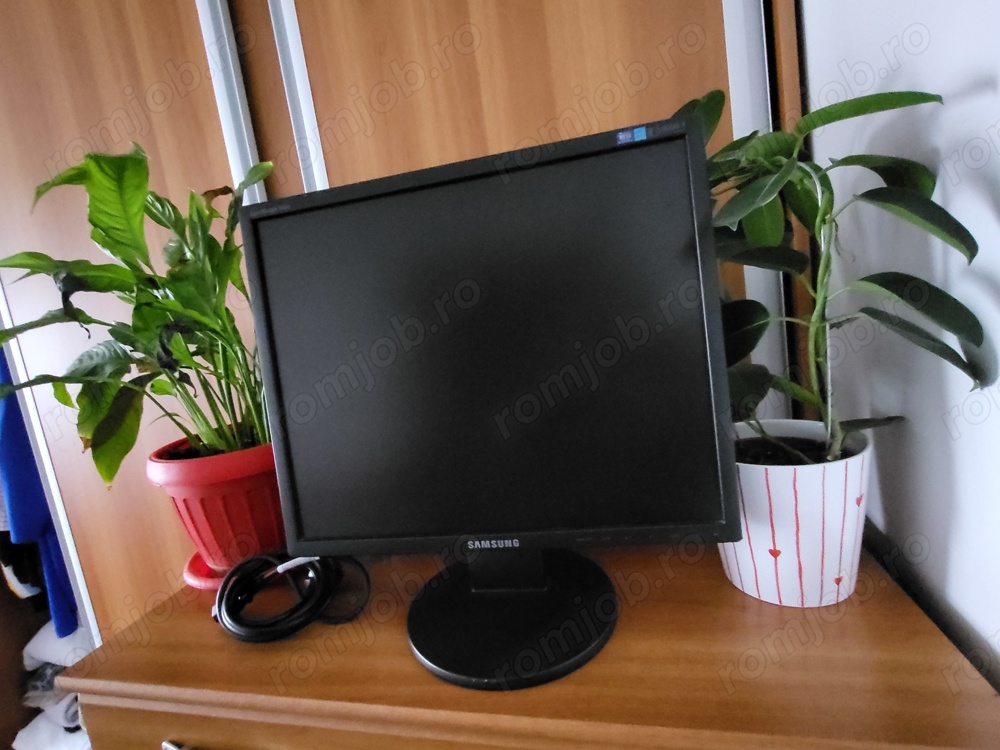 Vând monitor calculator 200