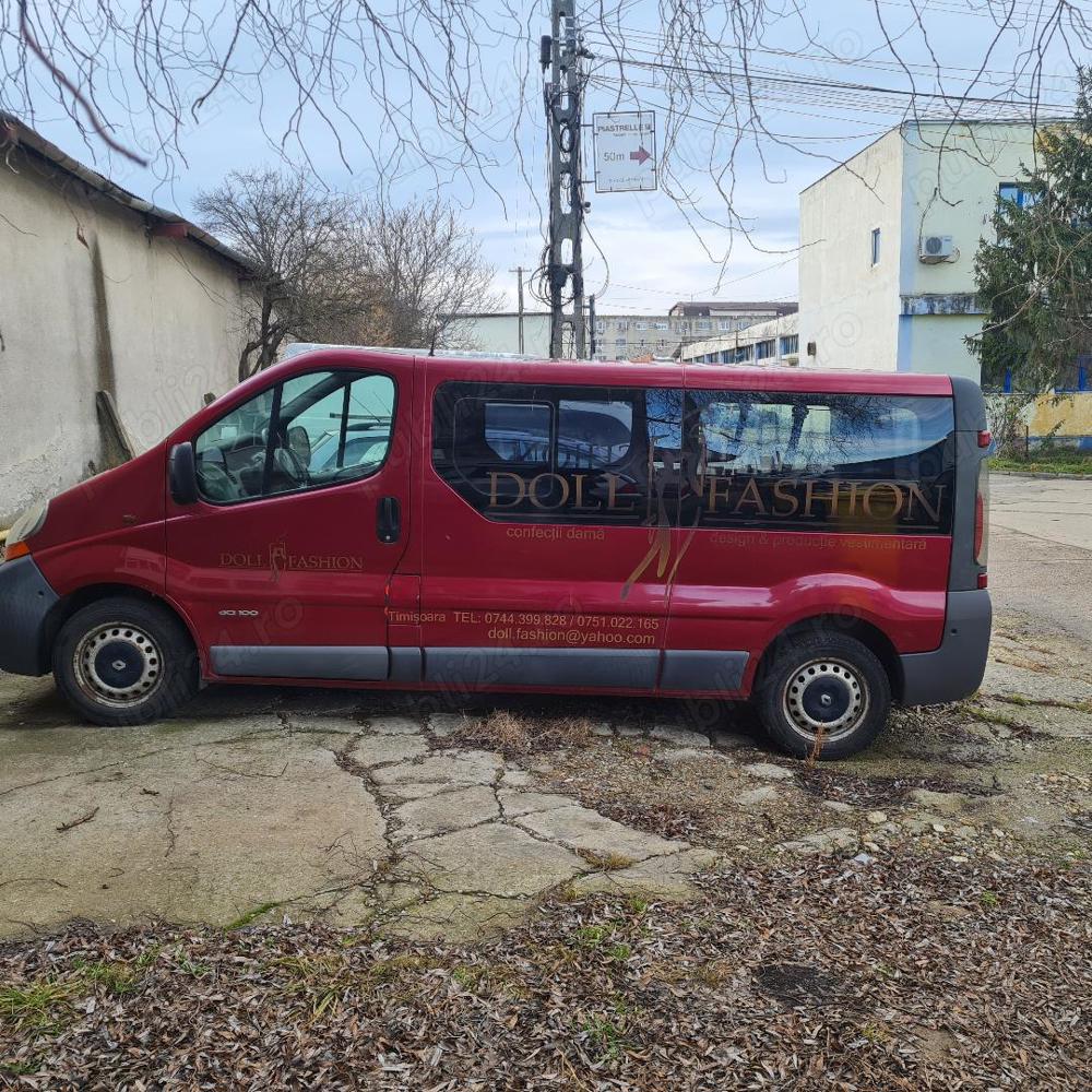 Vand Renault Trafic, inmatriculat, 2006, 180000 km, 9 locuri.