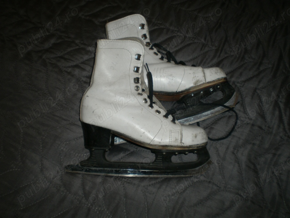 Patine de gheata din piele