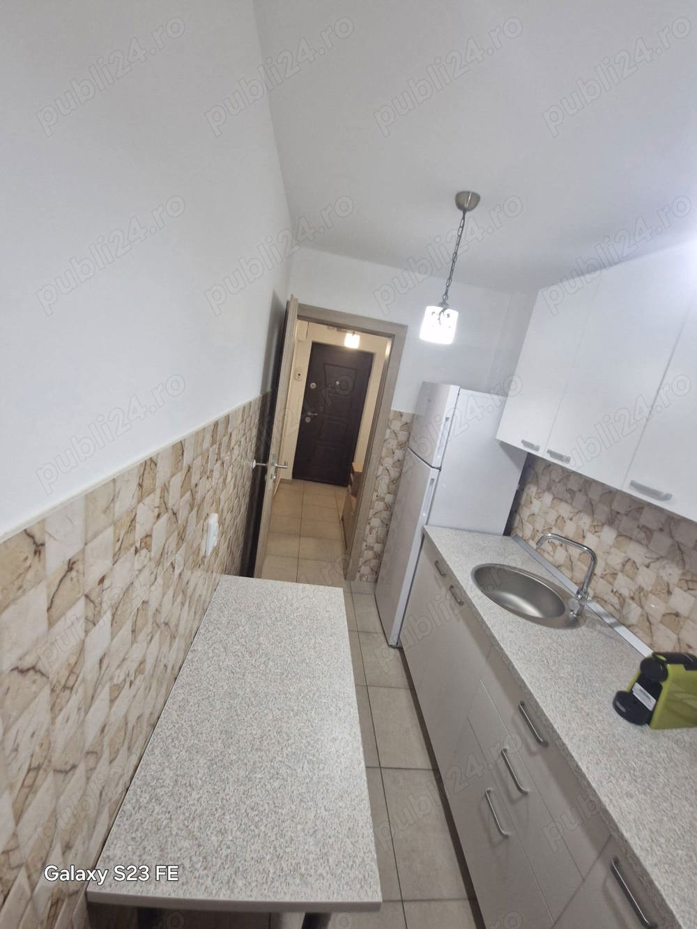 Închiriez  apartament  cu  două  camere