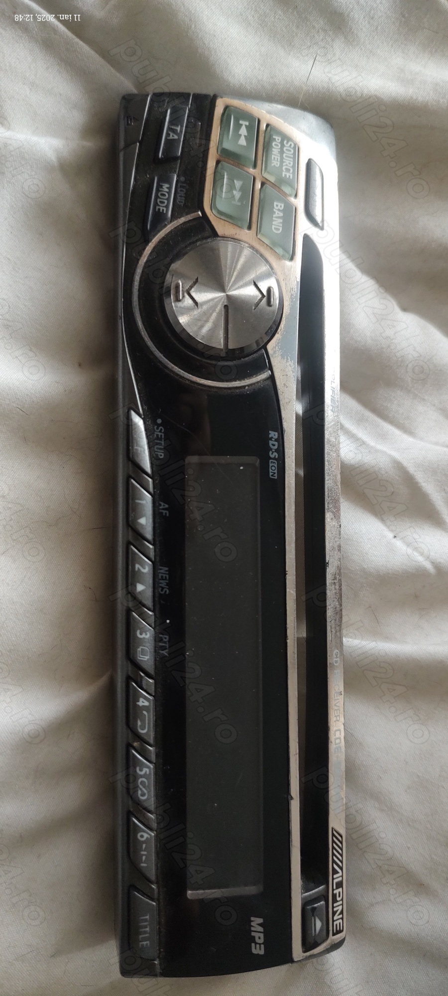 Vând față de radiocasetofon auto Alpine, cu MP3.