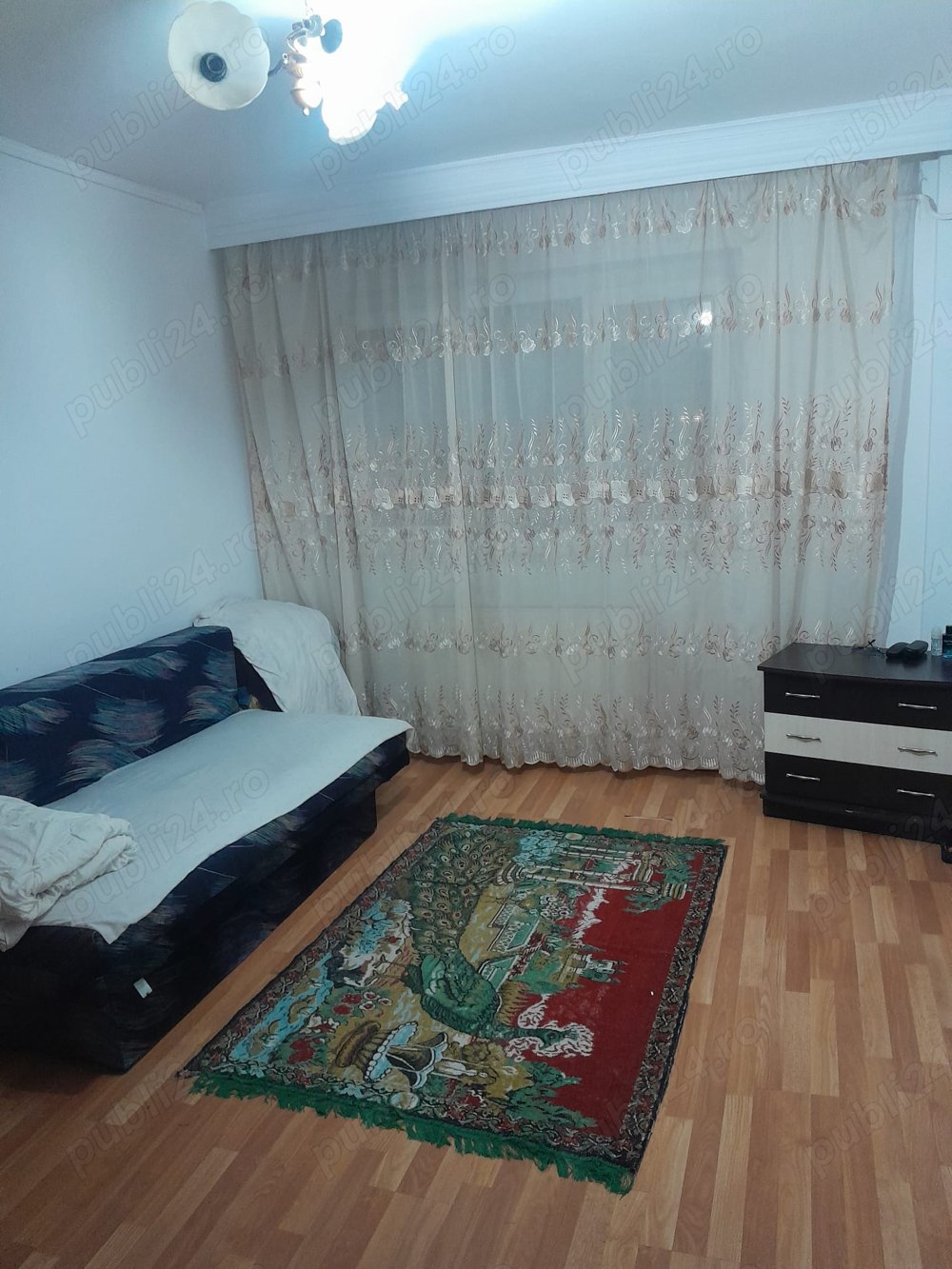 Inchiriez apartament cu 3 camere