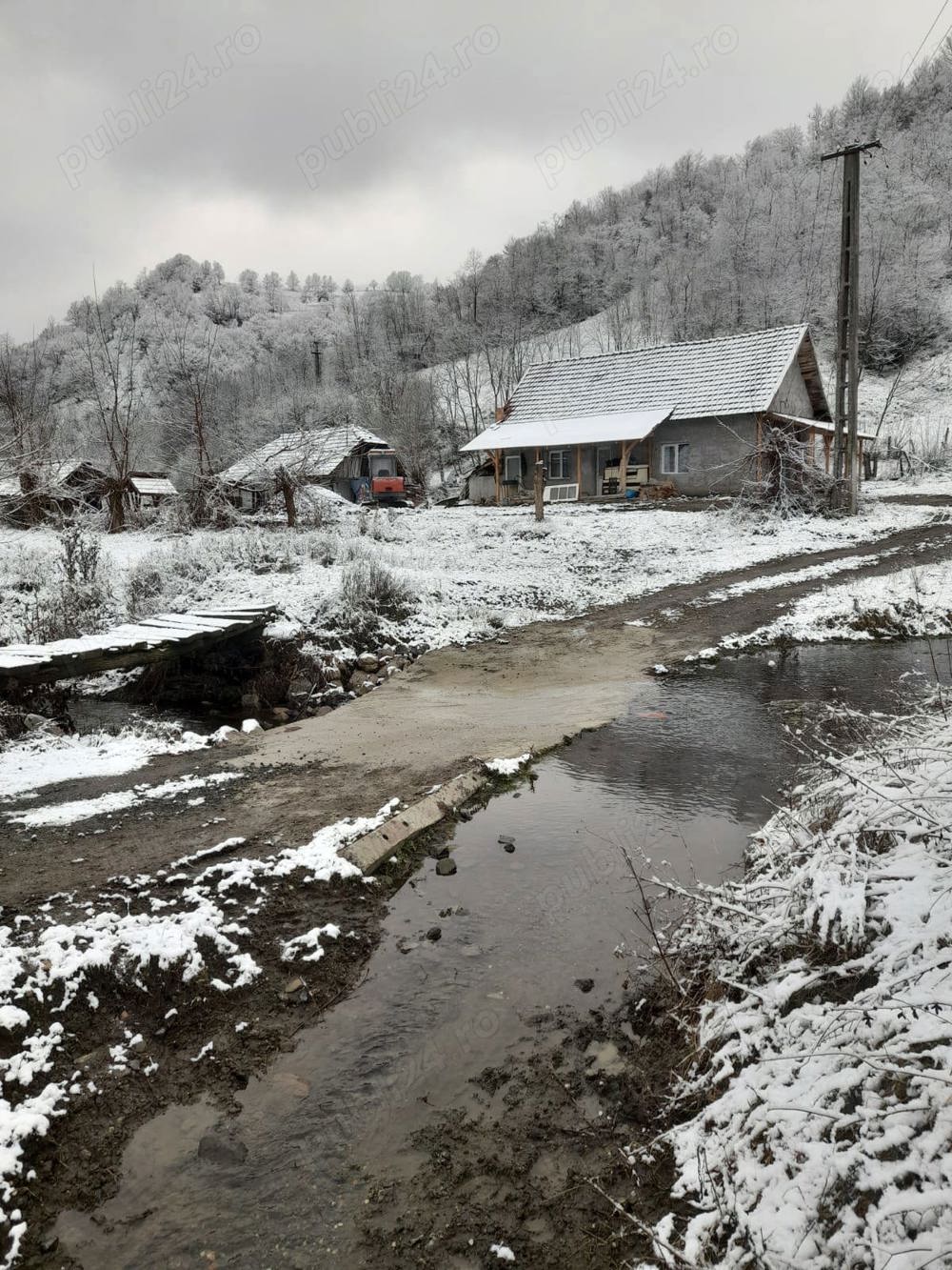 vând casă in satul Visca jud Hunedoara