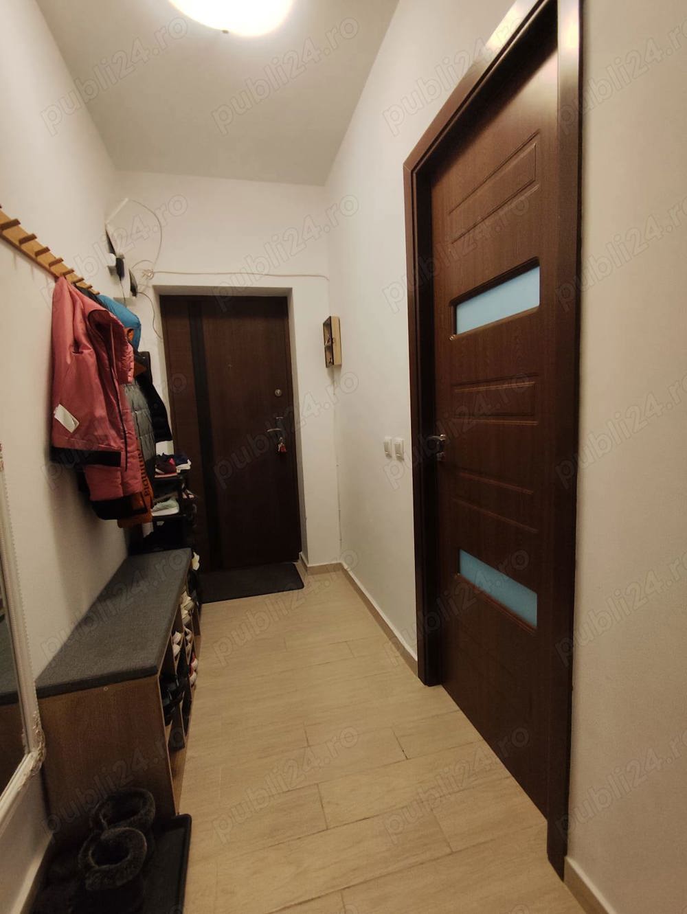 Vand apartament 2 camere + loc de parcare 