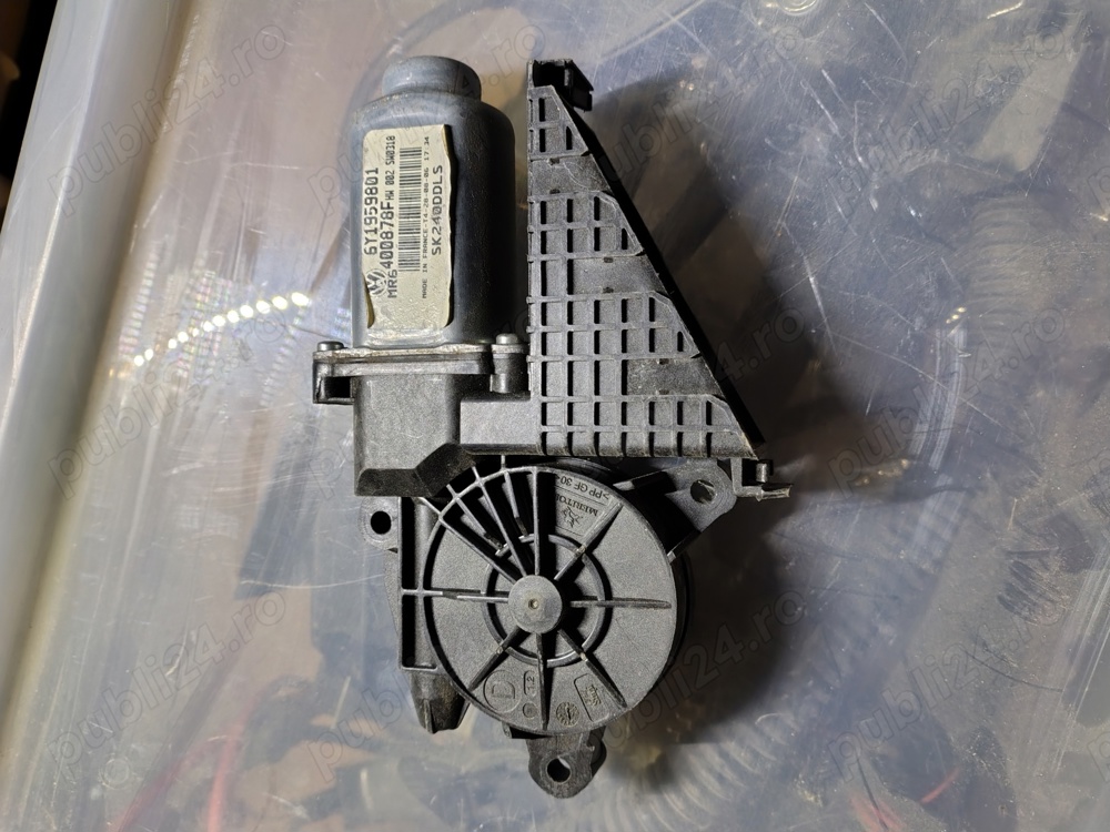 motoras geam stanga fata Skoda Fabia 1 