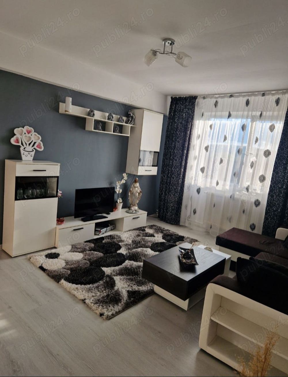 Vând apartament Doicesti