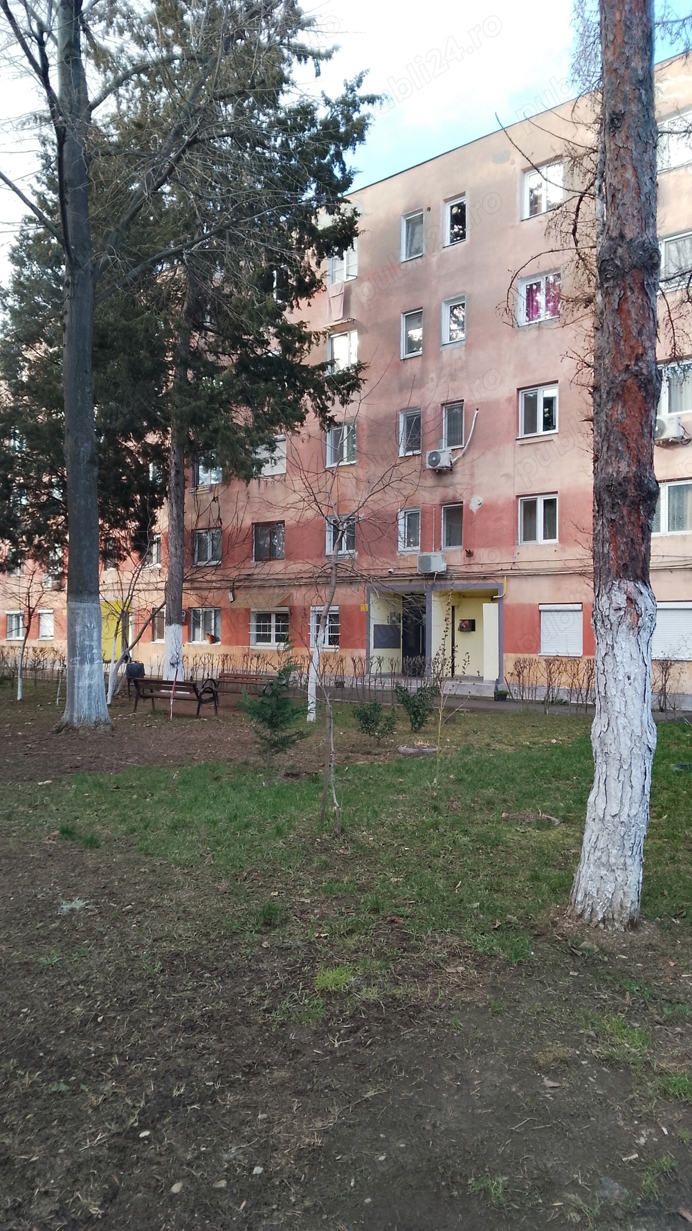 închiriez apartament 3 camere central Arad