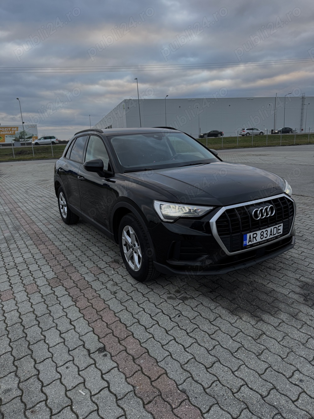 Vând Audi Q3 1.5 benzină 30.000km garanție încă 4 ani achizitionata de nouă