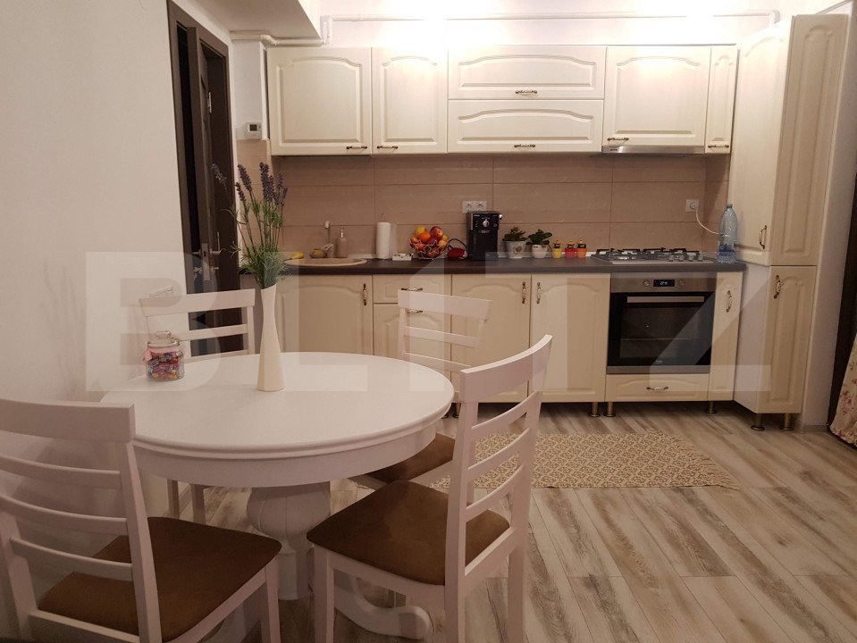 Apartament de 3 camere, boxă, loc de parcare, în Rediu