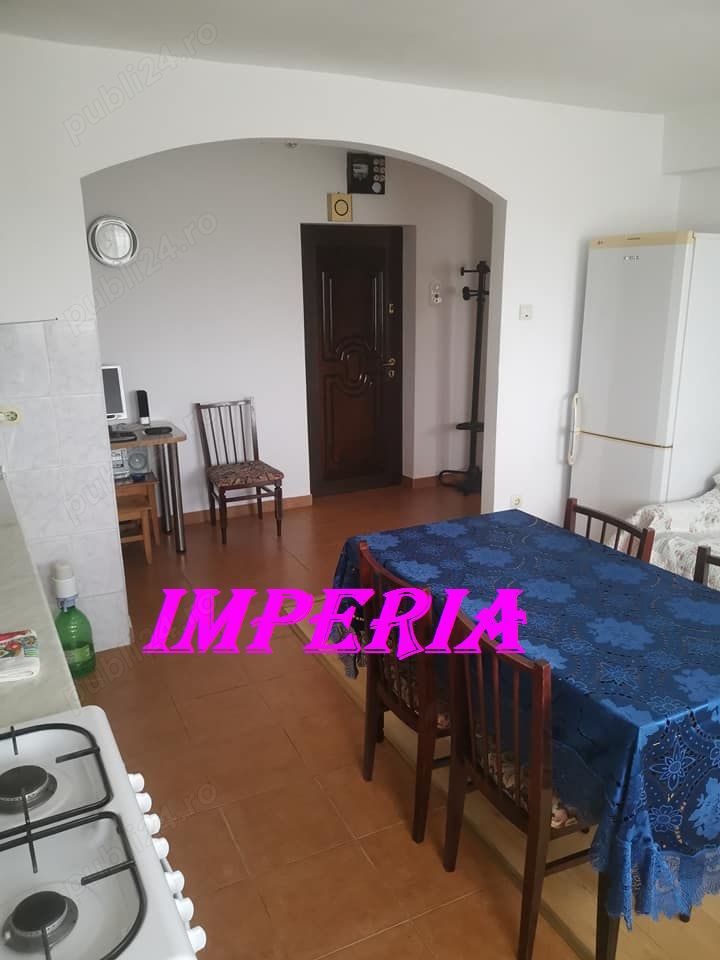 Apartament cu 3 camere , Strada Al.Nucului - Primaverii