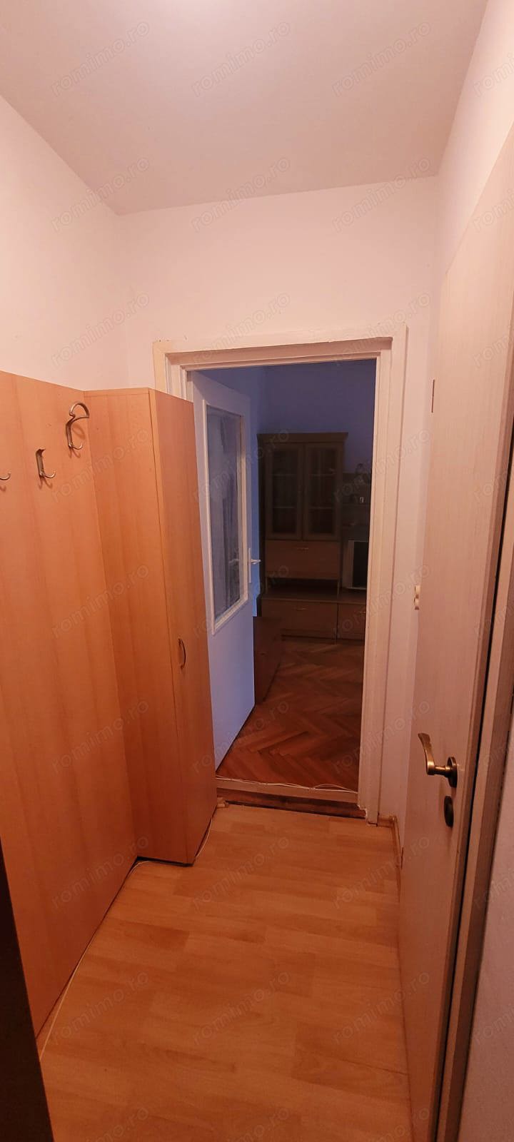 Apartament 2 camere 33 mp etaj 2 bloc izolat zona Sagului