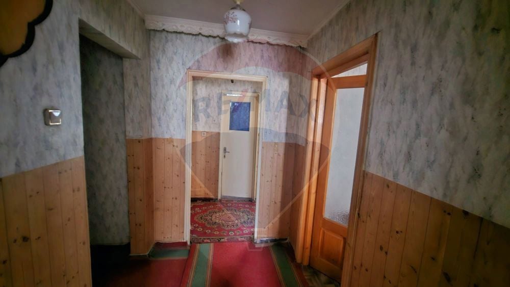 Apartament cu 3 camere de vânzare în Bicaz