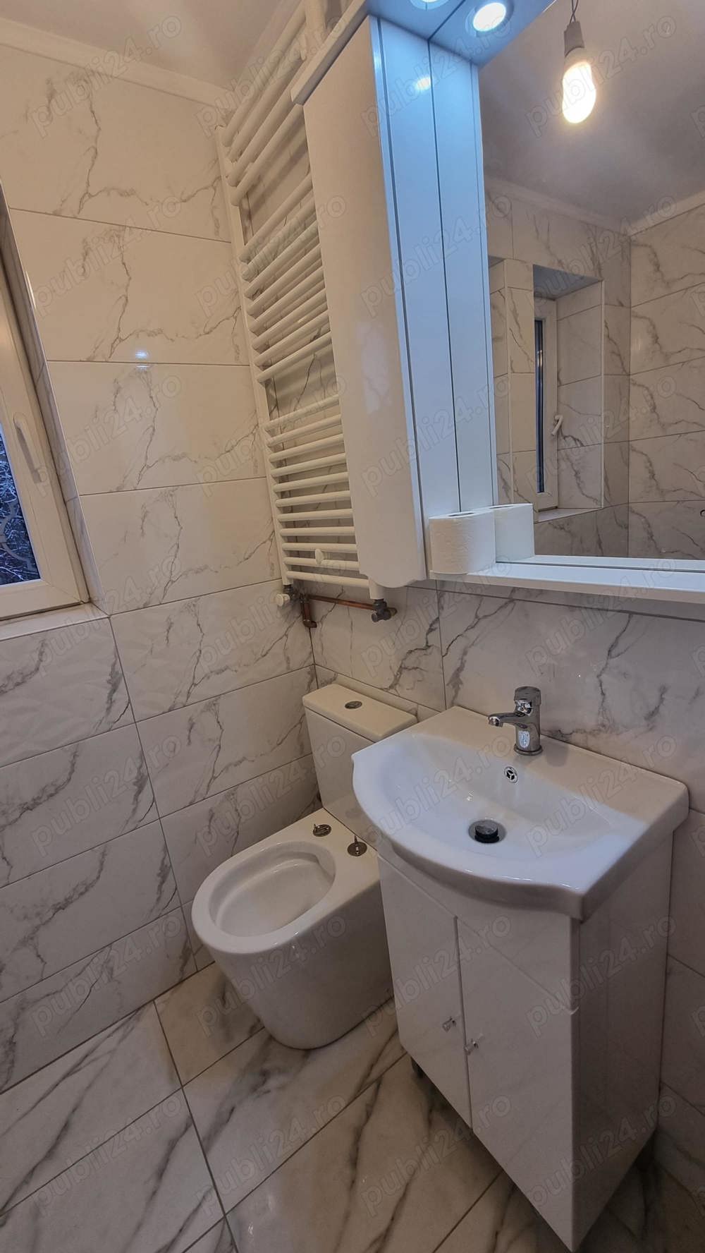 Lavoar chiuveta baie 49x40cm cu masca si dulap cu oglinda, iluminare, priza