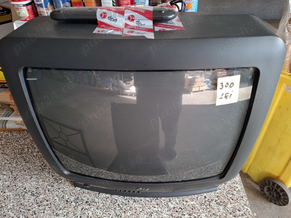 Vând televizorul color