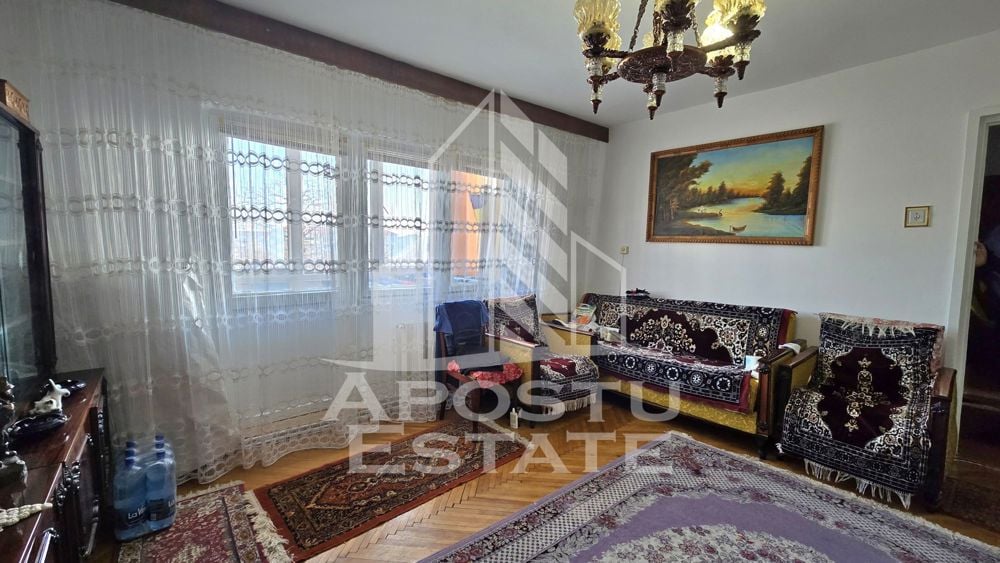 Apartament cu 2 camere, etaj 3, centrala proprie, zona Lipovei