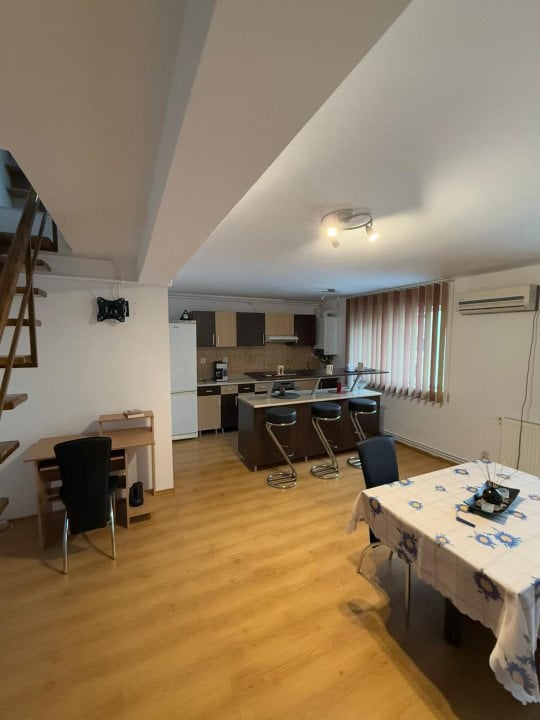 Apartament 3 Camere Renovate de Închiriat în Valea Aurie, Mansarda