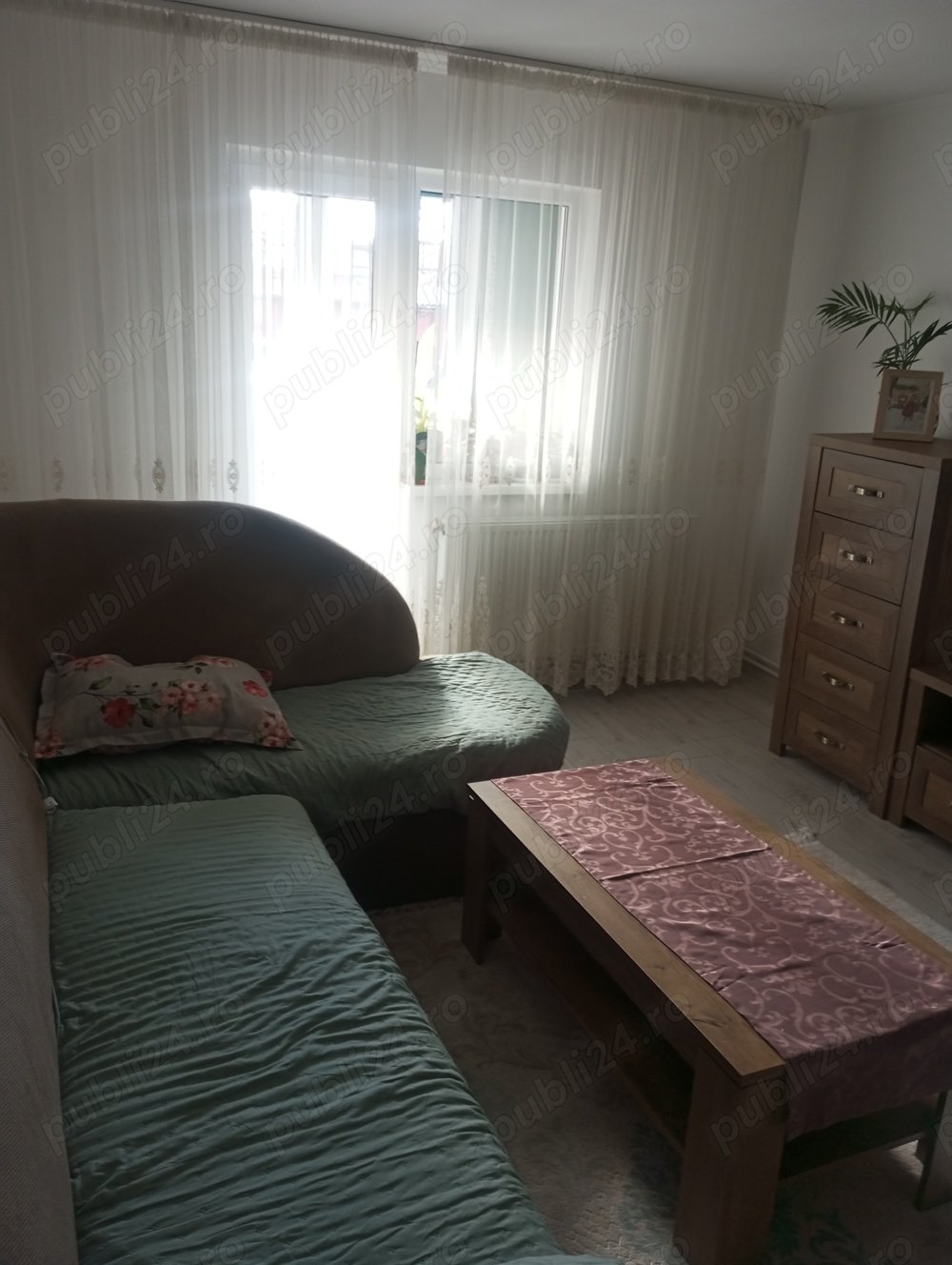 Vând apartament cu 3 camere in Sebes 