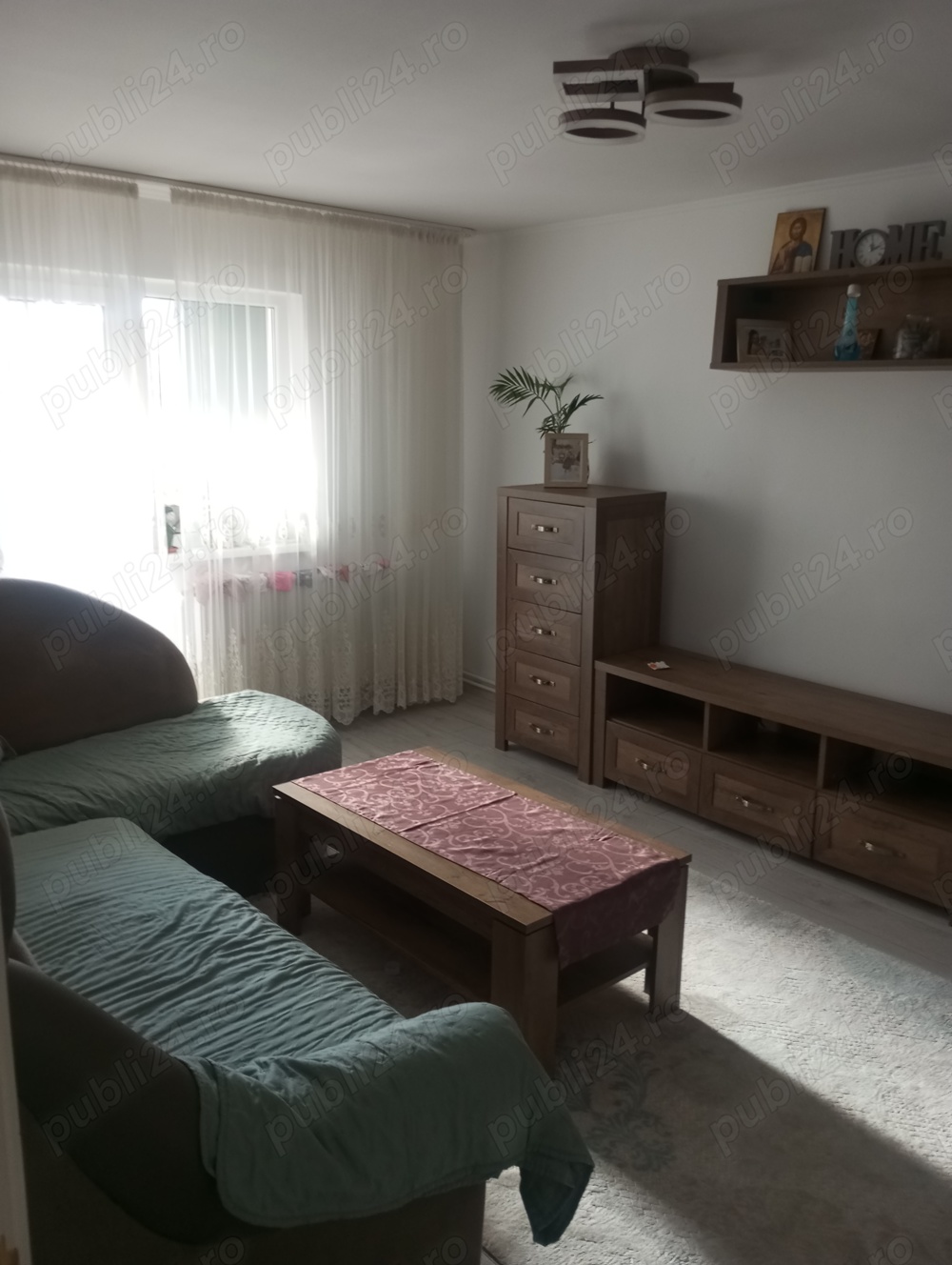 Vând apartament cu 3 camere in Sebes