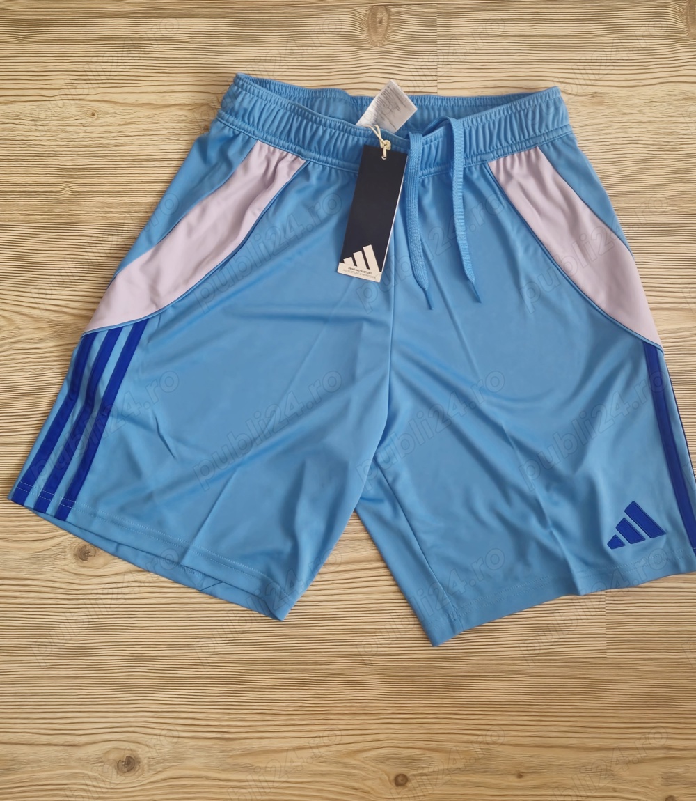 Pantaloni scurti Adidas 