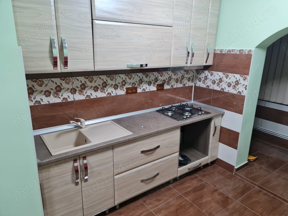 Proprietar, Apartament 3 camere,complet renovat, totul este nou 