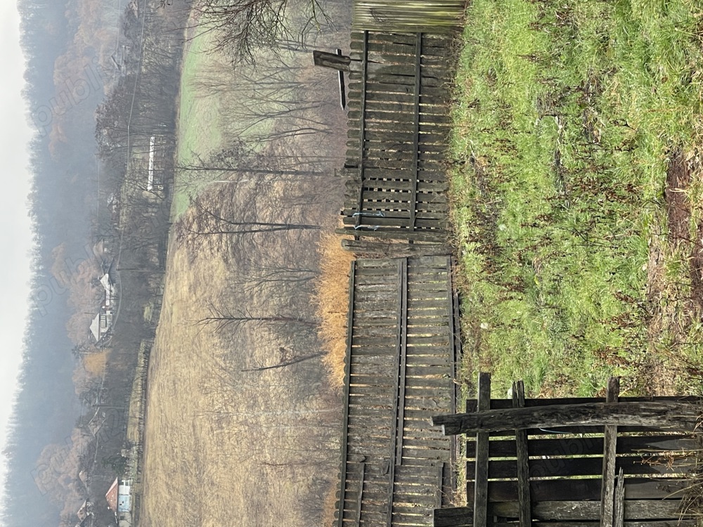 Casă bătrânească de vânzare 