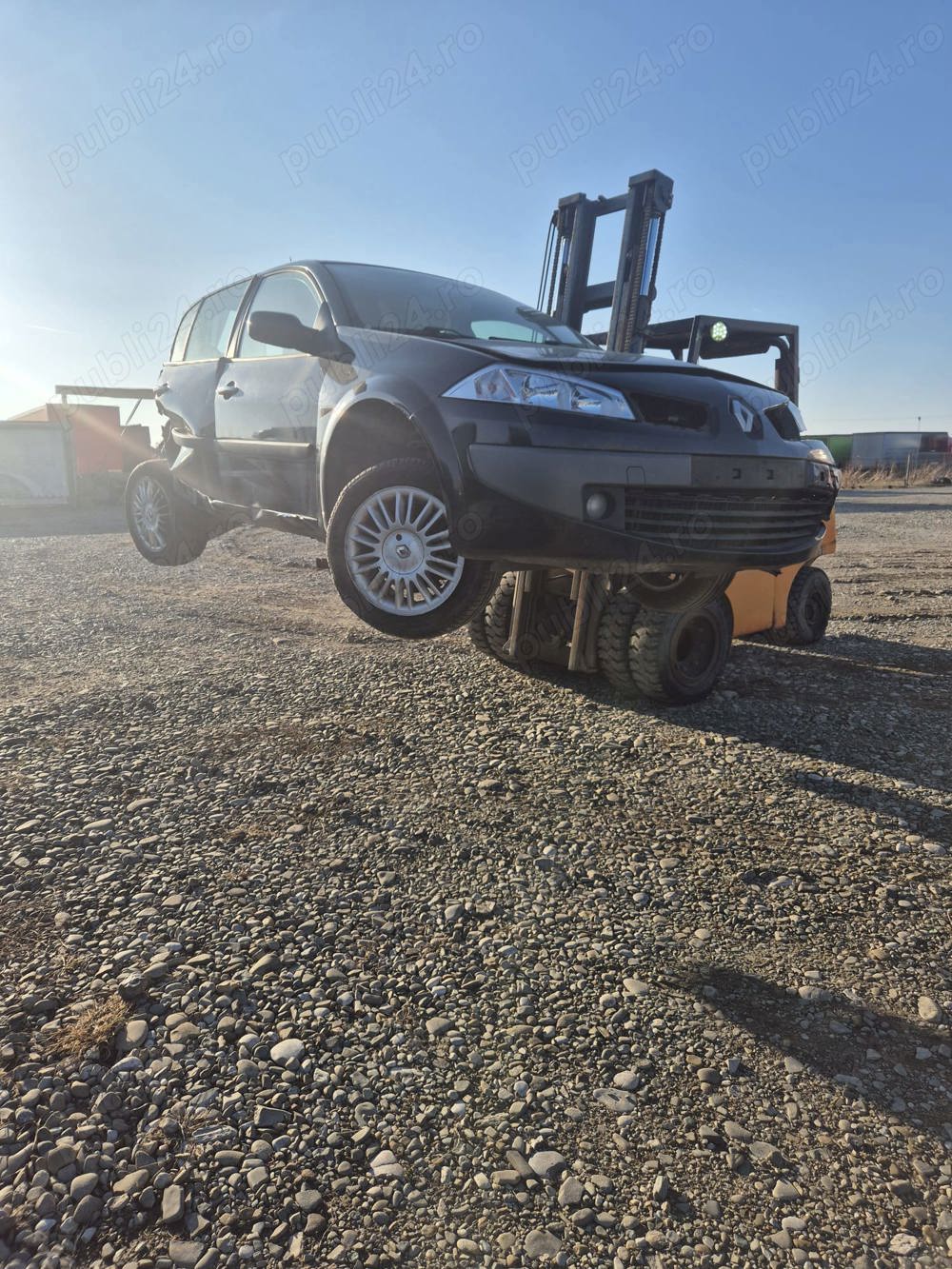 Dezmembrez Renault Megane