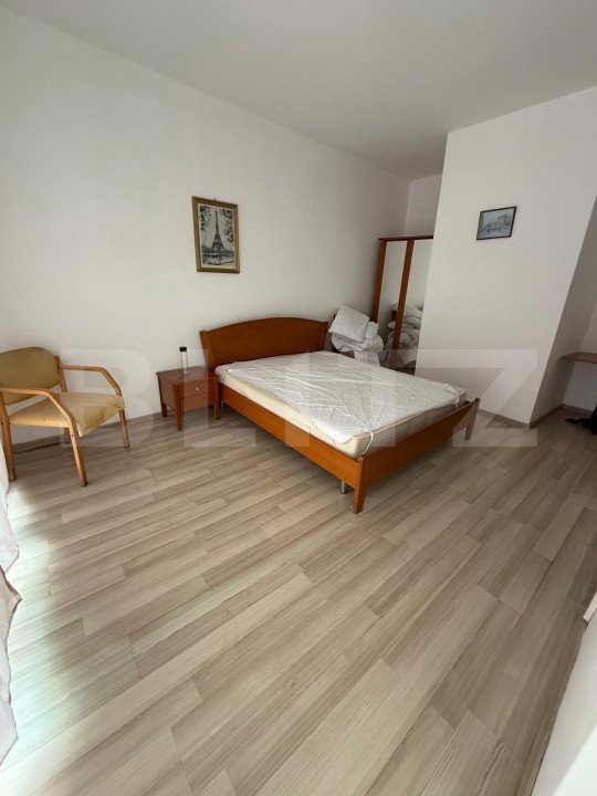 Casa de inchiriat, 10 camere, 300 mp, zona Spitalul Judetean