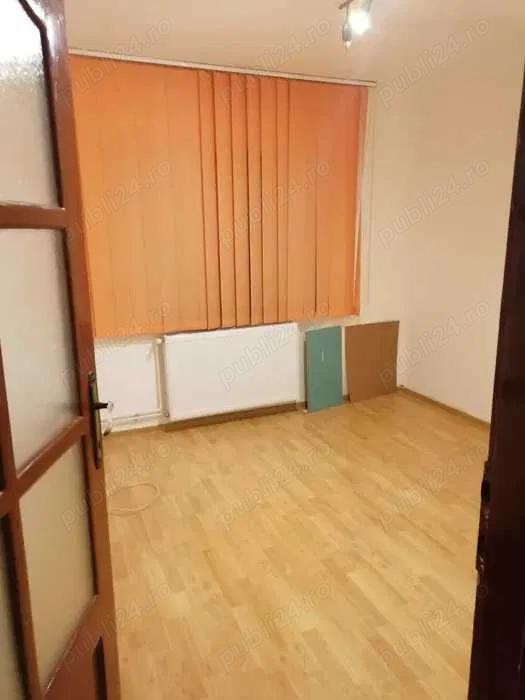 Apartament cu 3 camere în Calea Lipovei decomandat