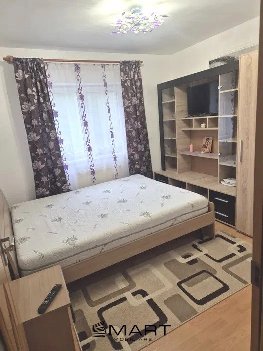 Apartament 3 camere decomandate zona Vasile Aaron