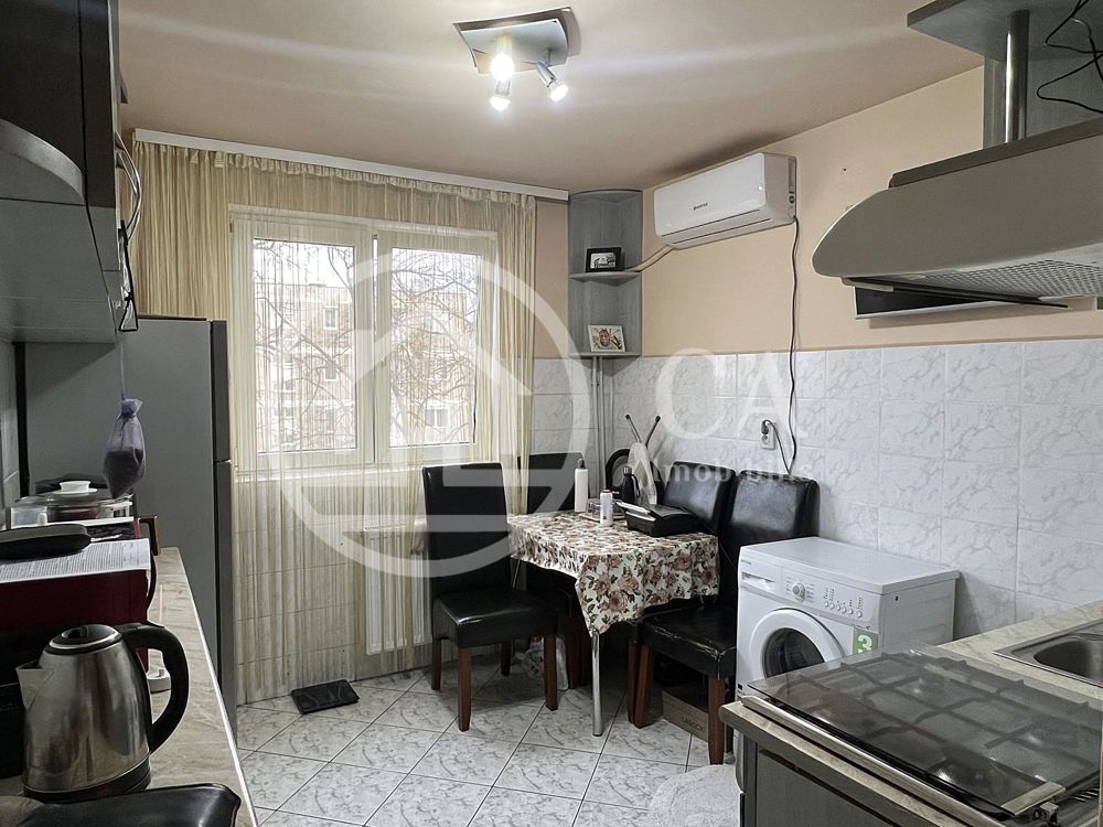 Apartament cu o camera de vanzare in zona Rogerius, Oradea