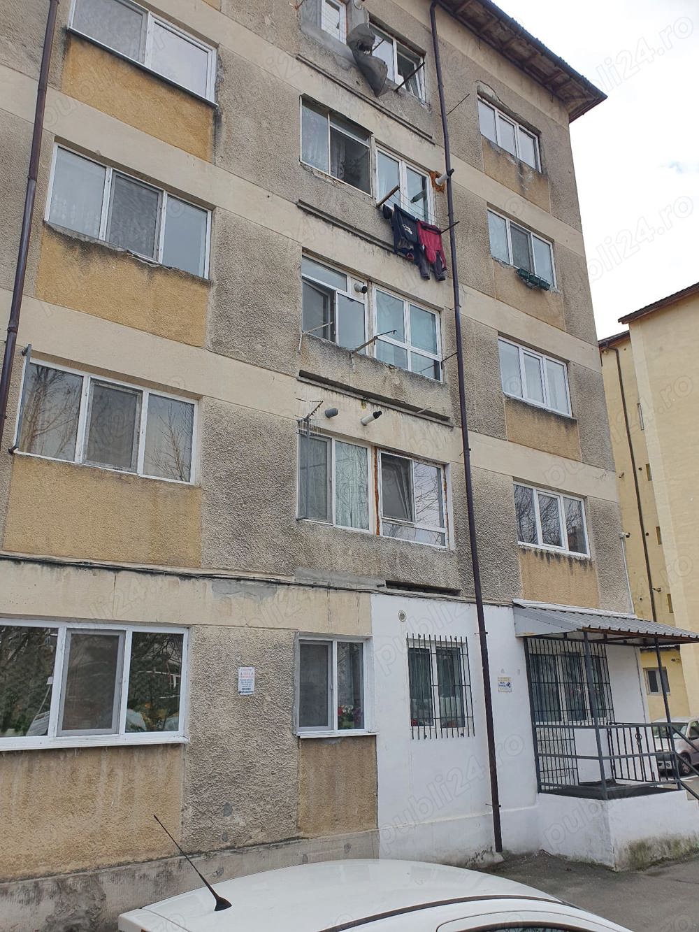 Vand apartament 1 cameră Ramnicu Valcea, str. Republicii, et. 1