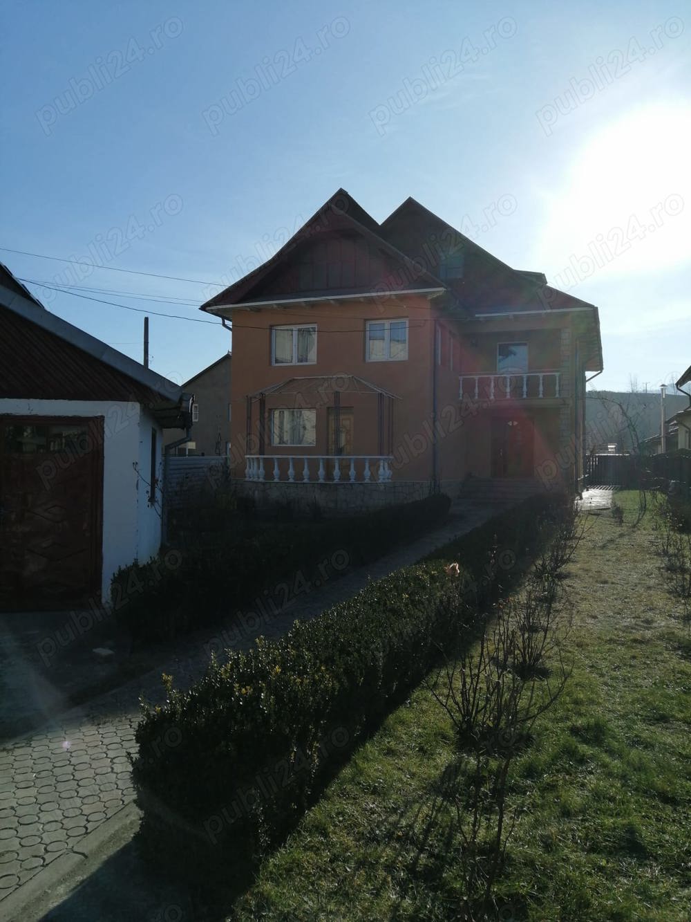 Casa de vanzare in Moinesti, Bacau, an 2003, 320mp, teren 2200mp