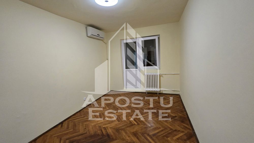 Apartament cu 3 camere, etaj intermediar, zona Dacia