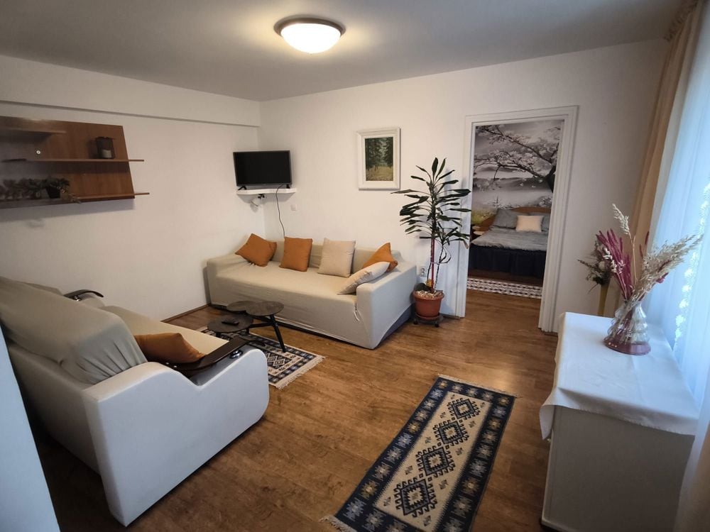 Apartament de inchiriat cu 3 camere in Hunedoara-Zona Teatru