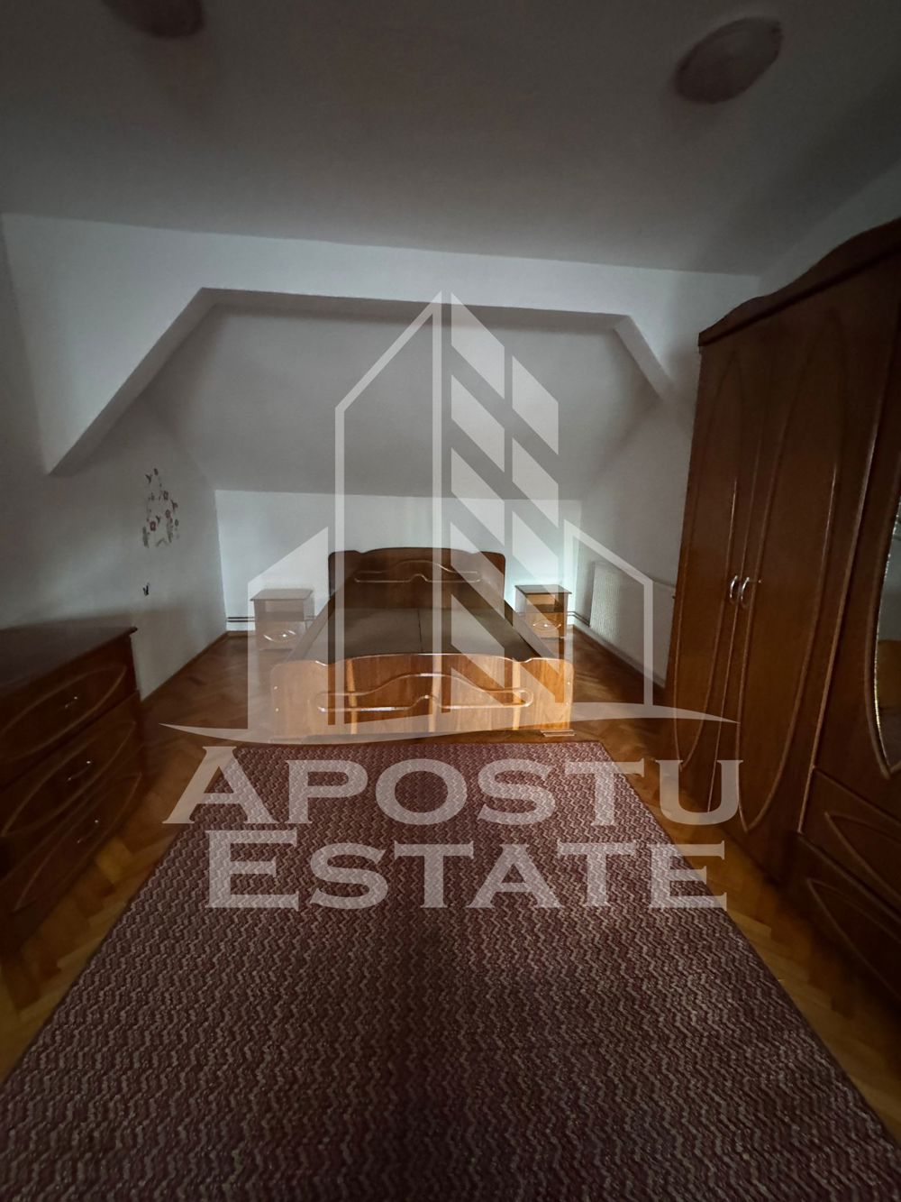 Se inchriaza apartament (penthouse), intr-o casa, zona C. Studentesc