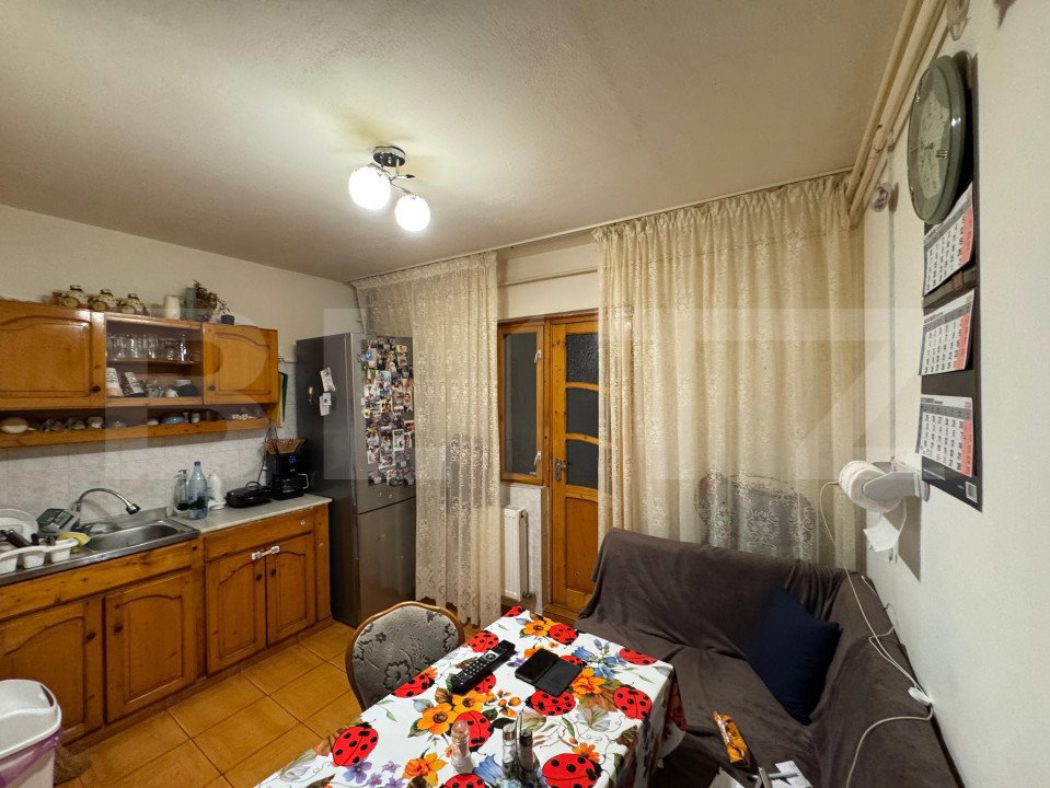 Apartament de 3 camere, decomandat, 81mp, zona Scoala 33, Craiovita Noua 