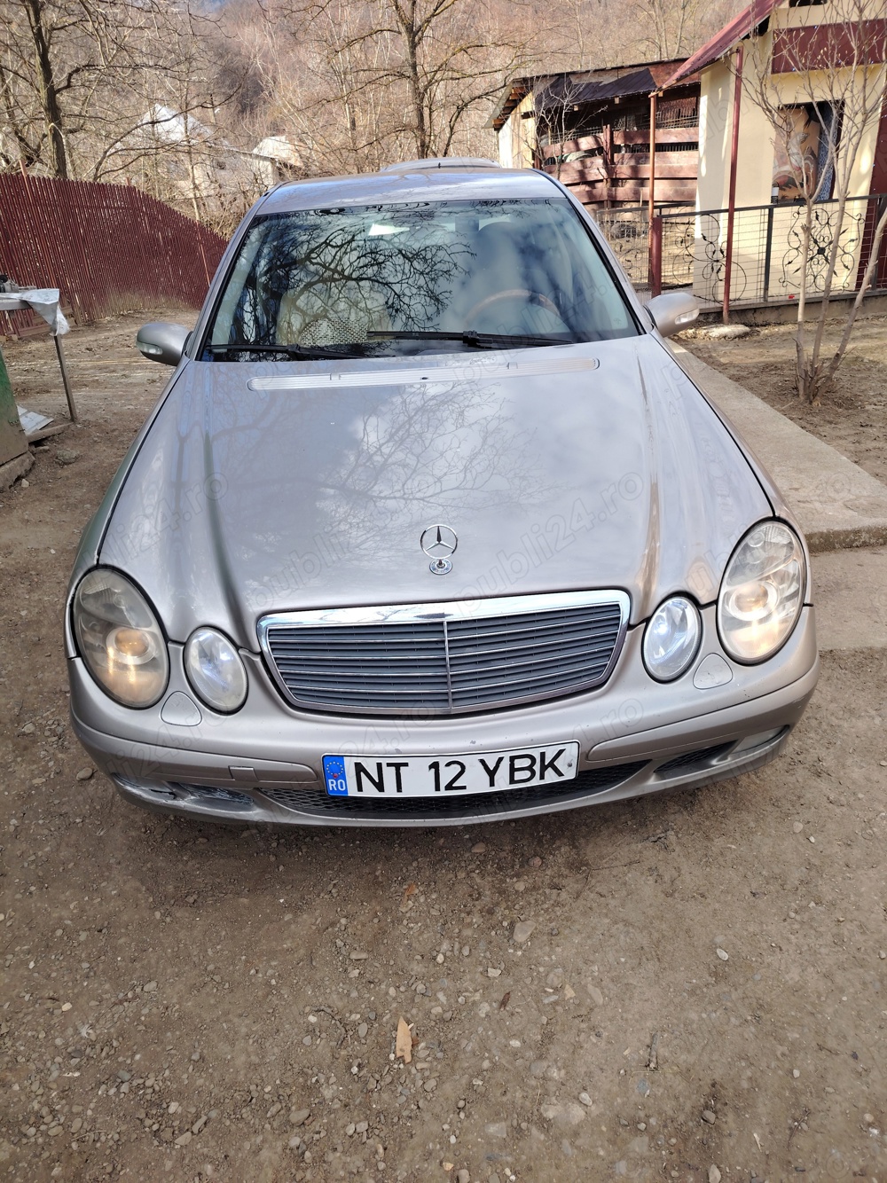 vând Mercedes e200