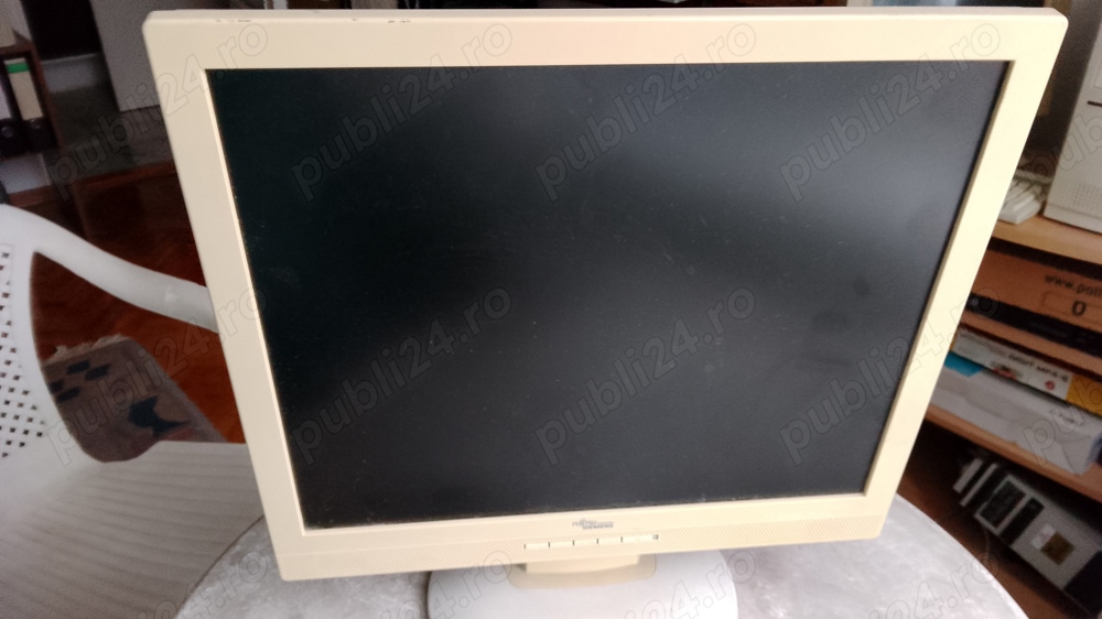 Monitor LCD color Fujitsu Siemens diagonala 45 cm