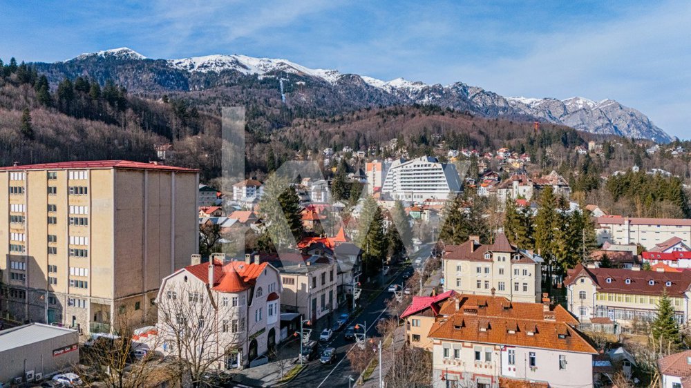 Corp de casă în inima stațiunii Sinaia, pe bld. Republicii.