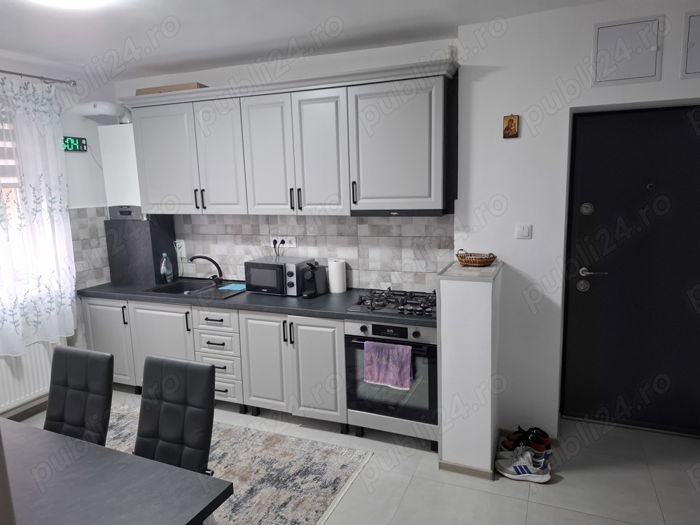 vând apartament 3 camere Turda