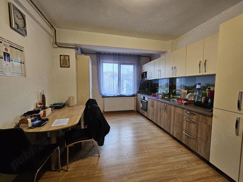 Apartament 3 camere, 2 băi, pe două nivele, etajul 4+M, cu lift, zona Lunei, comision 0%