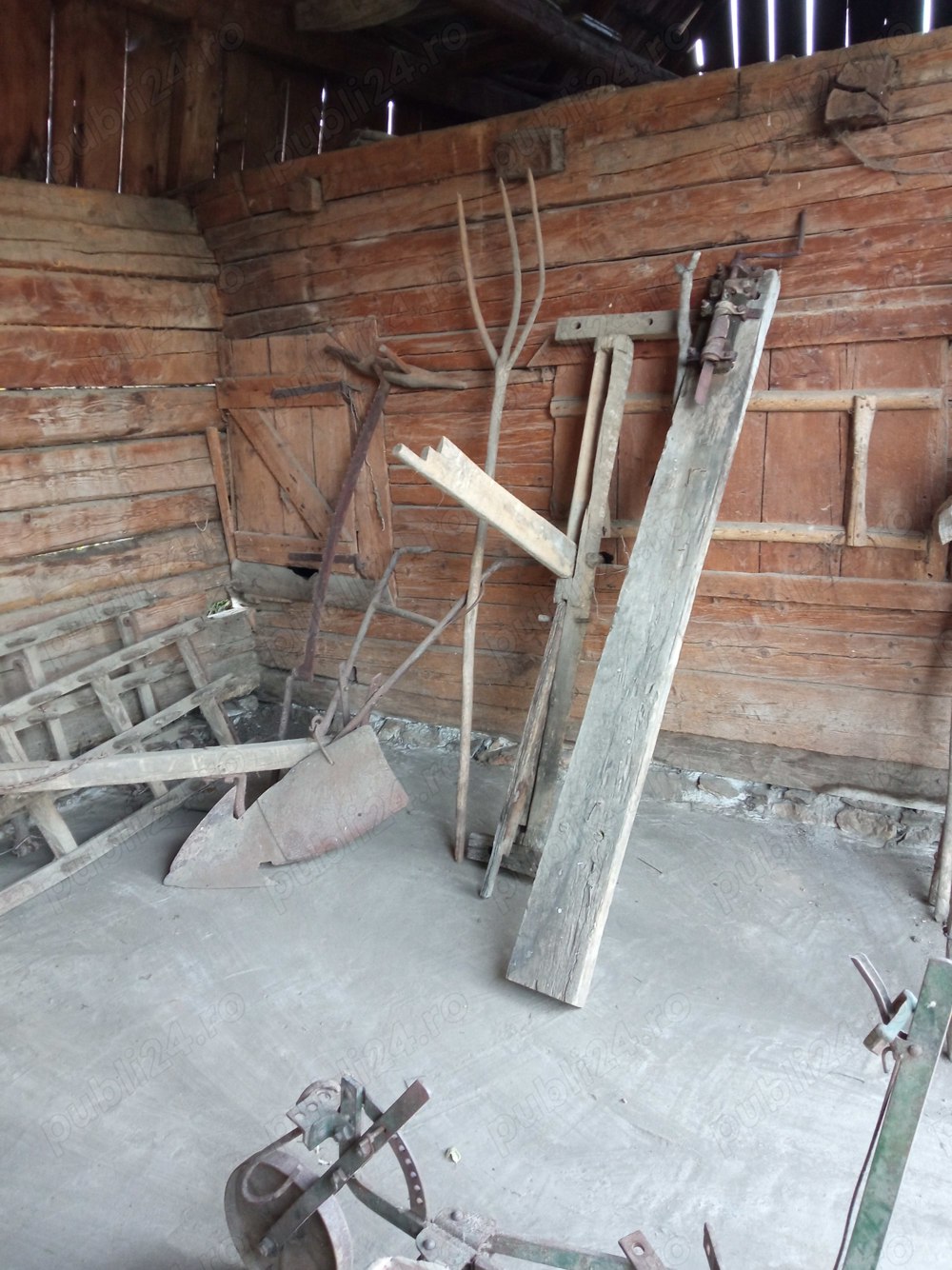 Unelte pentru lucrarea terenului