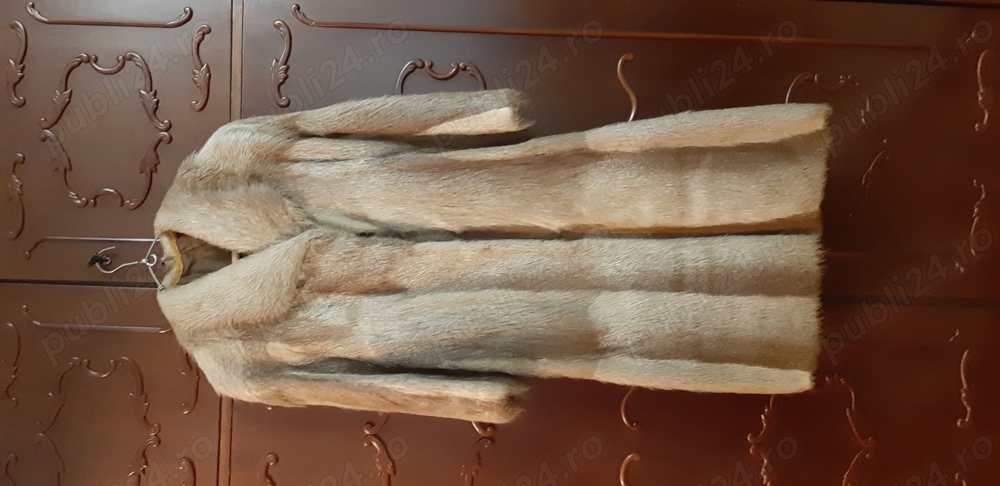 Haina lunga blana de nutrie